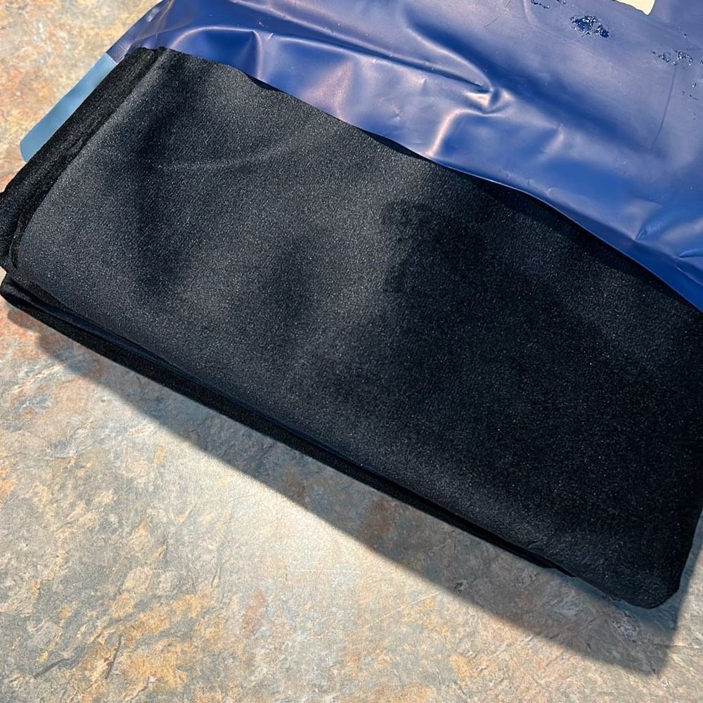 Phantoscope Pack of 2 Black Velvet Pillow Covers New - Picture 4 of 6
